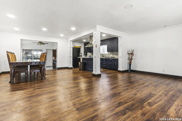 302 Redcliff Property Photo 2