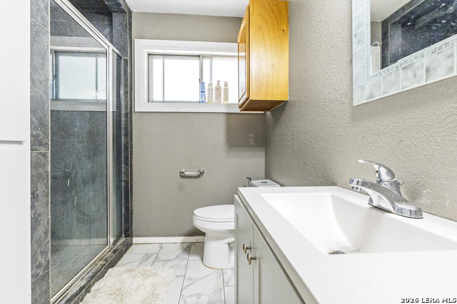 302 Redcliff Property Photo 6