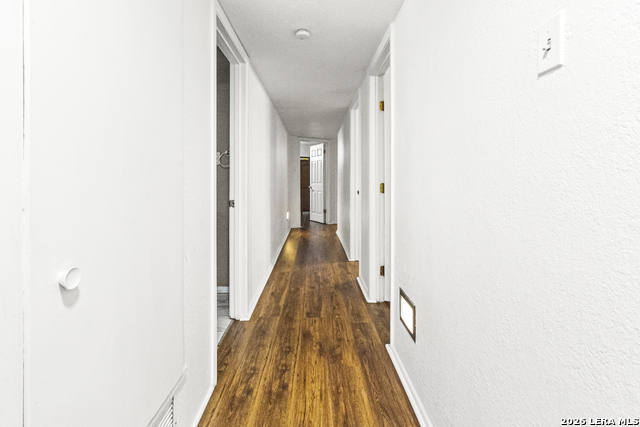 302 Redcliff Property Photo 12