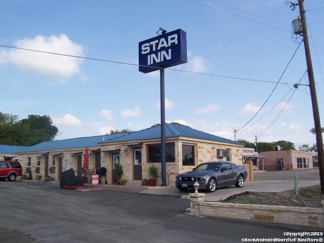 303 N State Highway 123 Property Photo 1