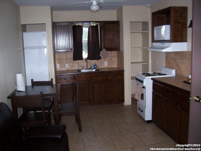 303 N State Highway 123 Property Photo 11
