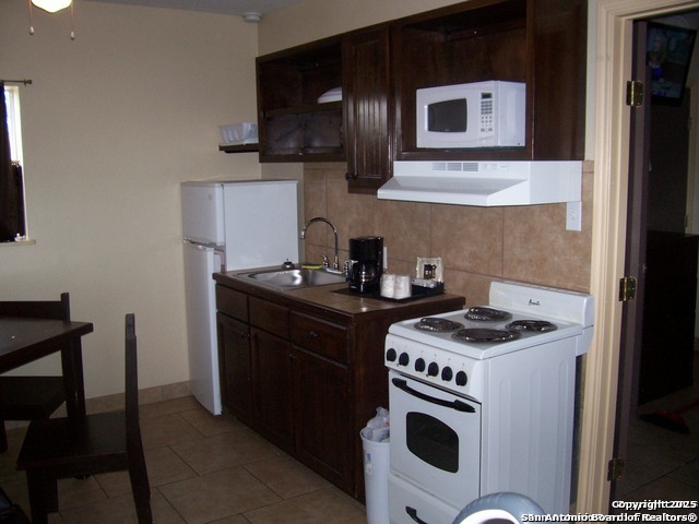 303 N State Highway 123 Property Photo 12