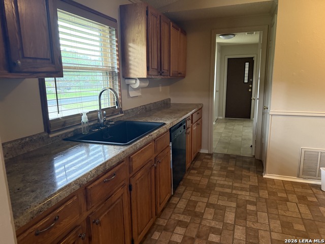 127 Stonegate Property Photo 6