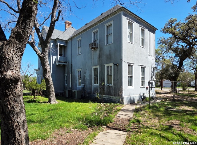 311 E Broadway St Property Photo 6