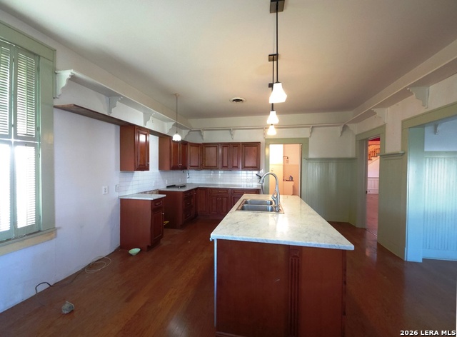 311 E Broadway St Property Photo 10