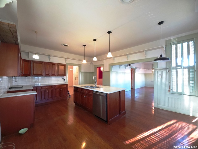 311 E Broadway St Property Photo 11