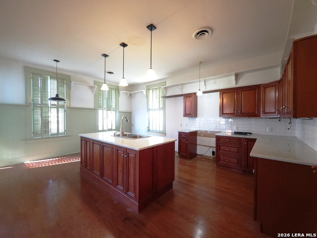 311 E Broadway St Property Photo 12