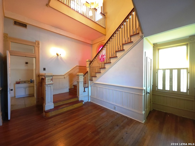 311 E Broadway St Property Photo 19