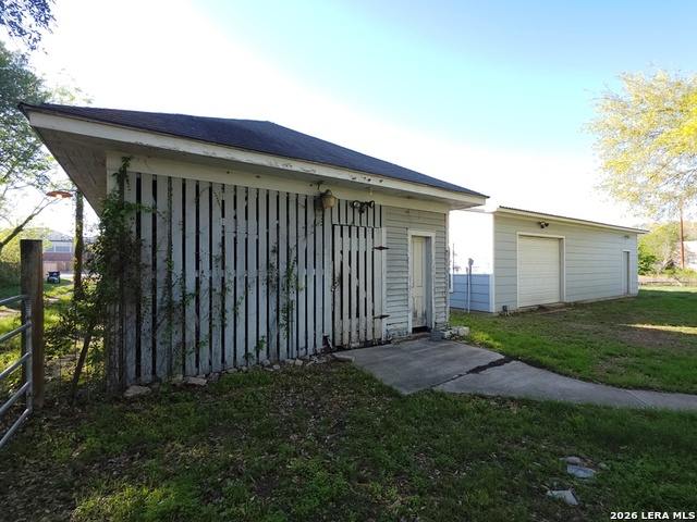 311 E Broadway St Property Photo 40