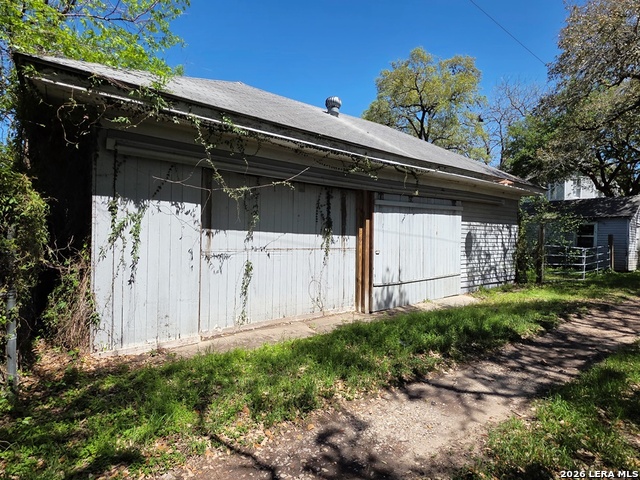 311 E Broadway St Property Photo 42
