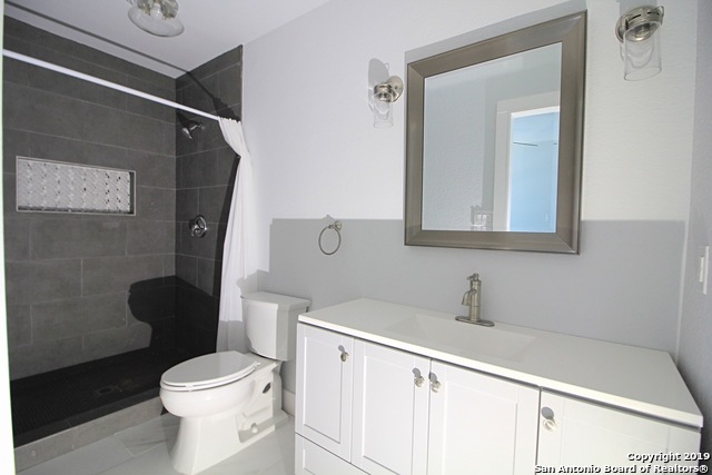 707 S Olive St Property Photo 2
