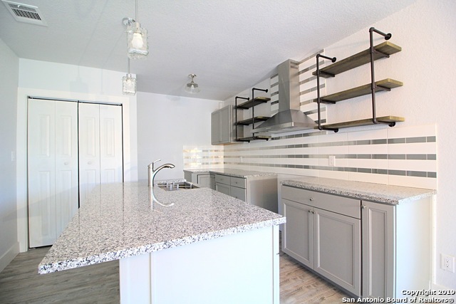 707 S Olive St Property Photo 6