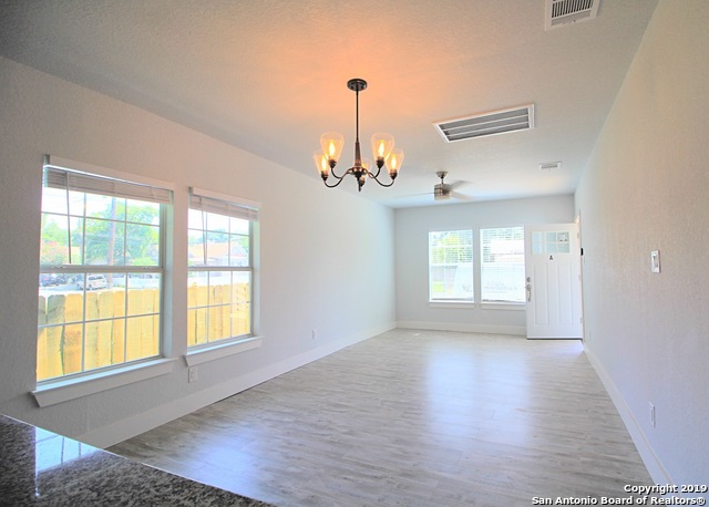 707 S Olive St Property Photo 7