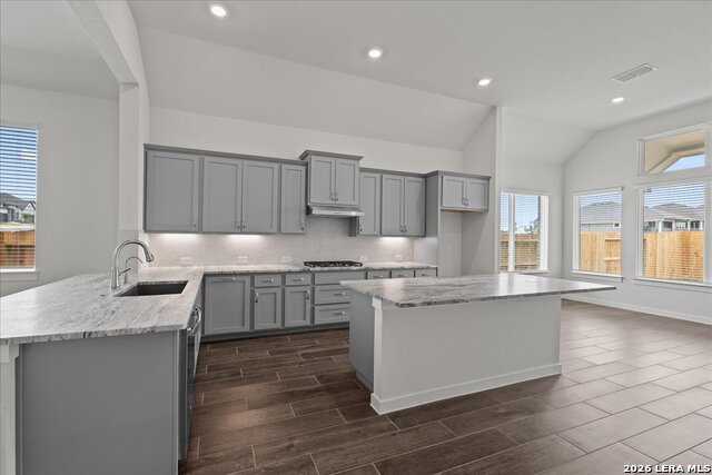 1910 Pining St Property Photo 6