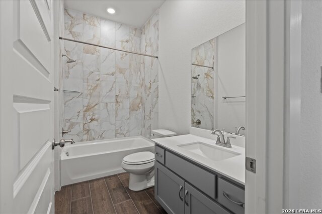 1910 Pining St Property Photo 13