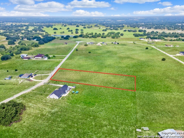 223 Stallion Trl Property Photo 4