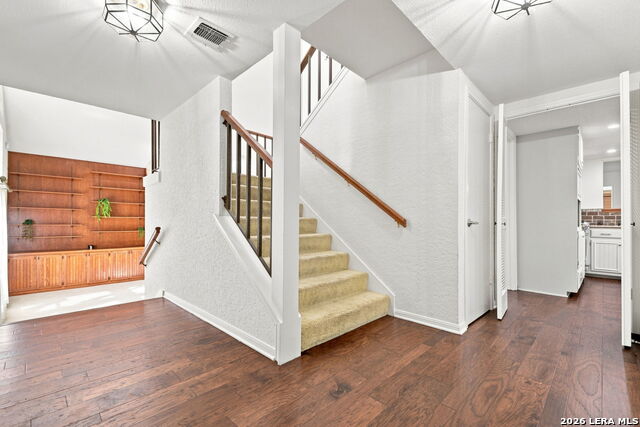 1739 Royal Crescent Property Photo 7