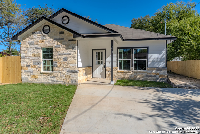 216 S San Augustine Ave Property Photo 1