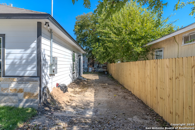 216 S San Augustine Ave Property Photo 12