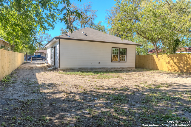 216 S San Augustine Ave Property Photo 32