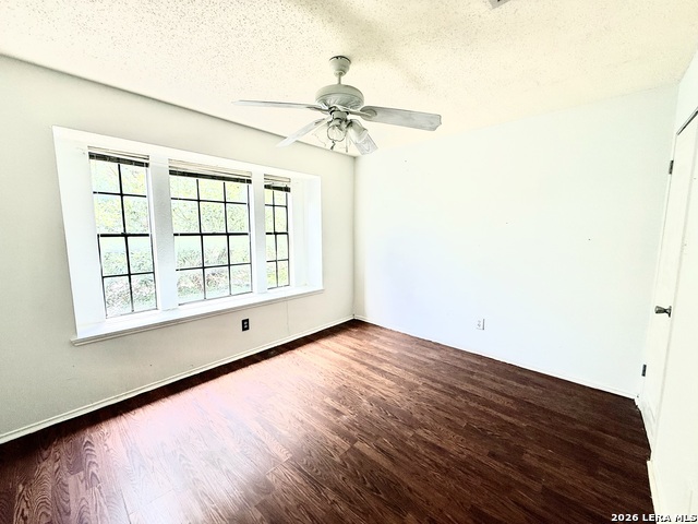 2812 Hidden Grove Ln Property Photo 9