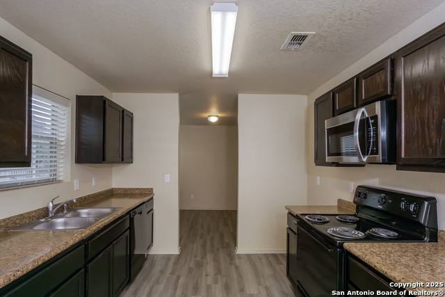 7539 Spanish Dagger Property Photo 3