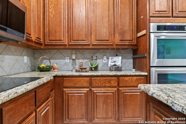 9715 Wind Gate Pkwy Property Photo 7