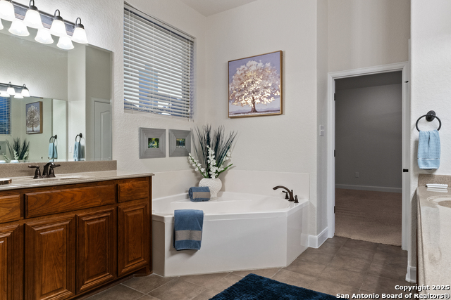 9715 Wind Gate Pkwy Property Photo 15