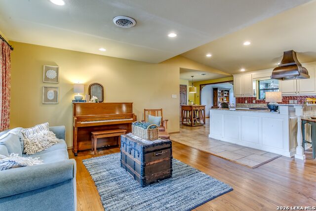 17118 Sugar Crest Dr Property Photo 5