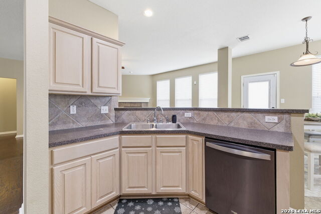 209 Summit View Property Photo 12
