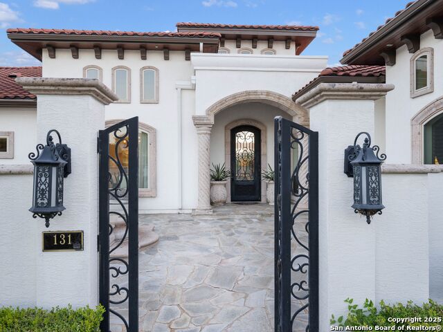 131 Champions Bend Property Photo 4