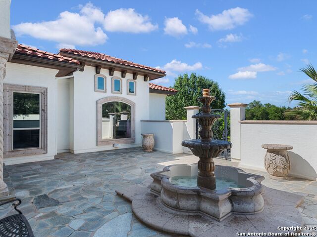 131 Champions Bend Property Photo 6