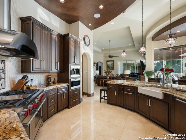 131 Champions Bend Property Photo 15