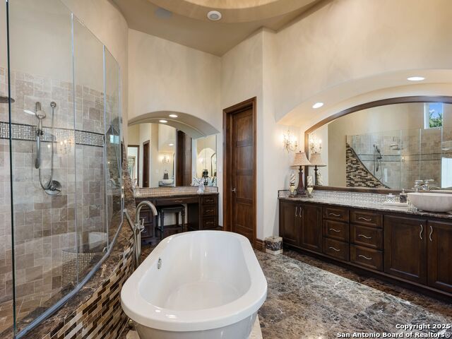 131 Champions Bend Property Photo 28