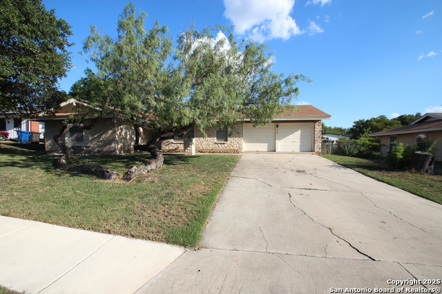 310 THREADNEEDLE LN Property Photo 1
