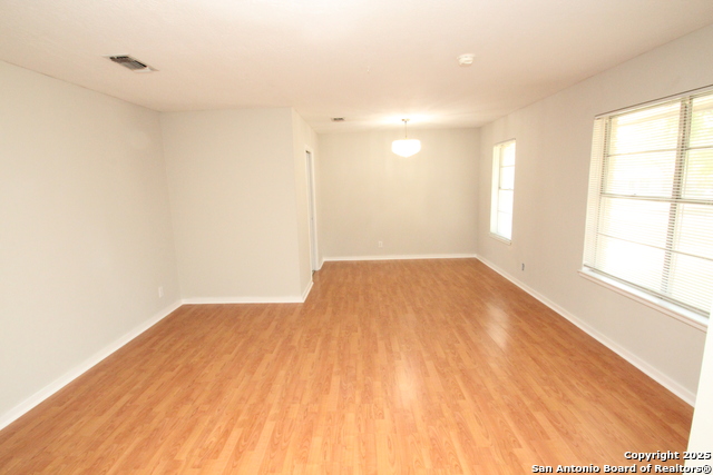 310 Threadneedle Ln Property Photo 4