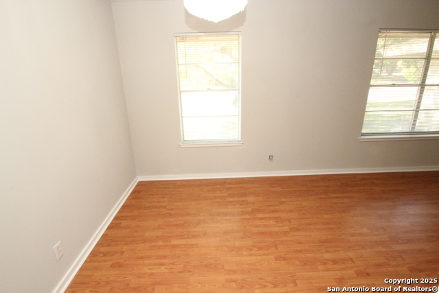 310 Threadneedle Ln Property Photo 7