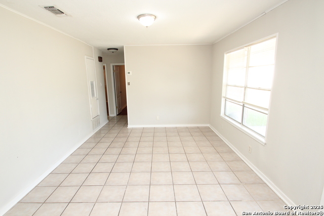 310 Threadneedle Ln Property Photo 11