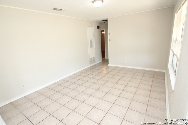 310 Threadneedle Ln Property Photo 12