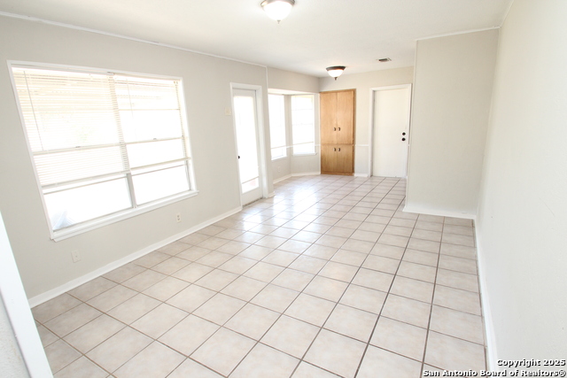 310 Threadneedle Ln Property Photo 13