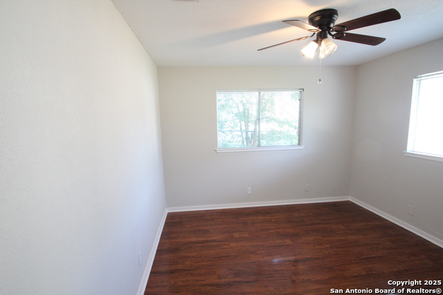 310 Threadneedle Ln Property Photo 15