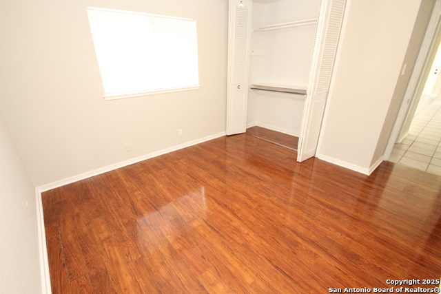 310 Threadneedle Ln Property Photo 16