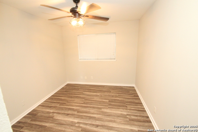 310 Threadneedle Ln Property Photo 18