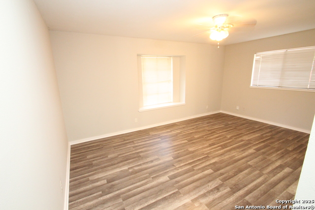 310 Threadneedle Ln Property Photo 19