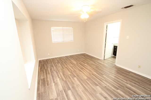 310 Threadneedle Ln Property Photo 20