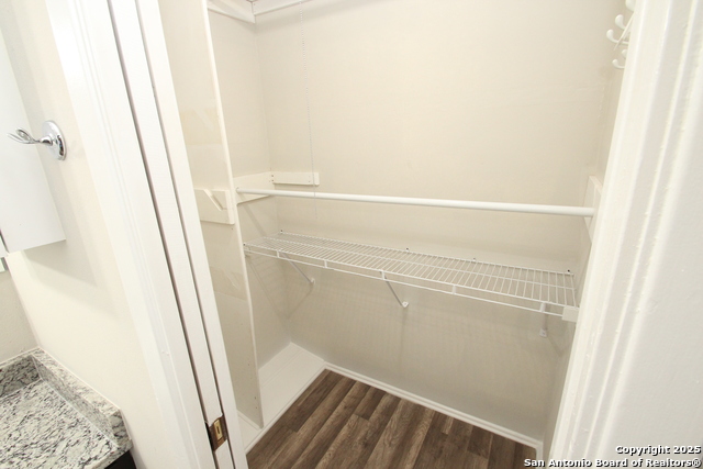310 Threadneedle Ln Property Photo 22