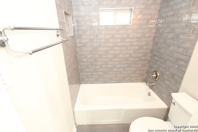 310 Threadneedle Ln Property Photo 23