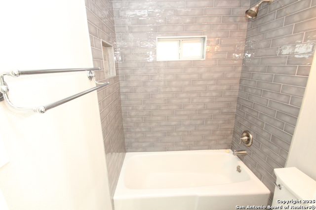 310 Threadneedle Ln Property Photo 24