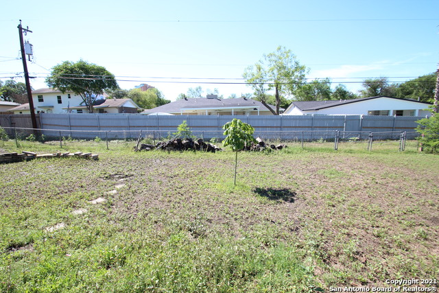 310 Threadneedle Ln Property Photo 25