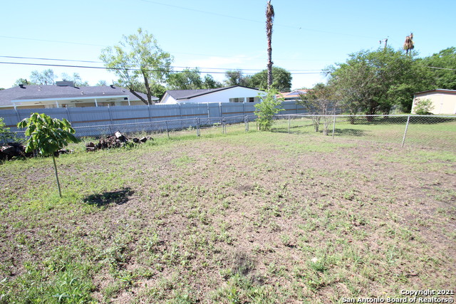 310 Threadneedle Ln Property Photo 27